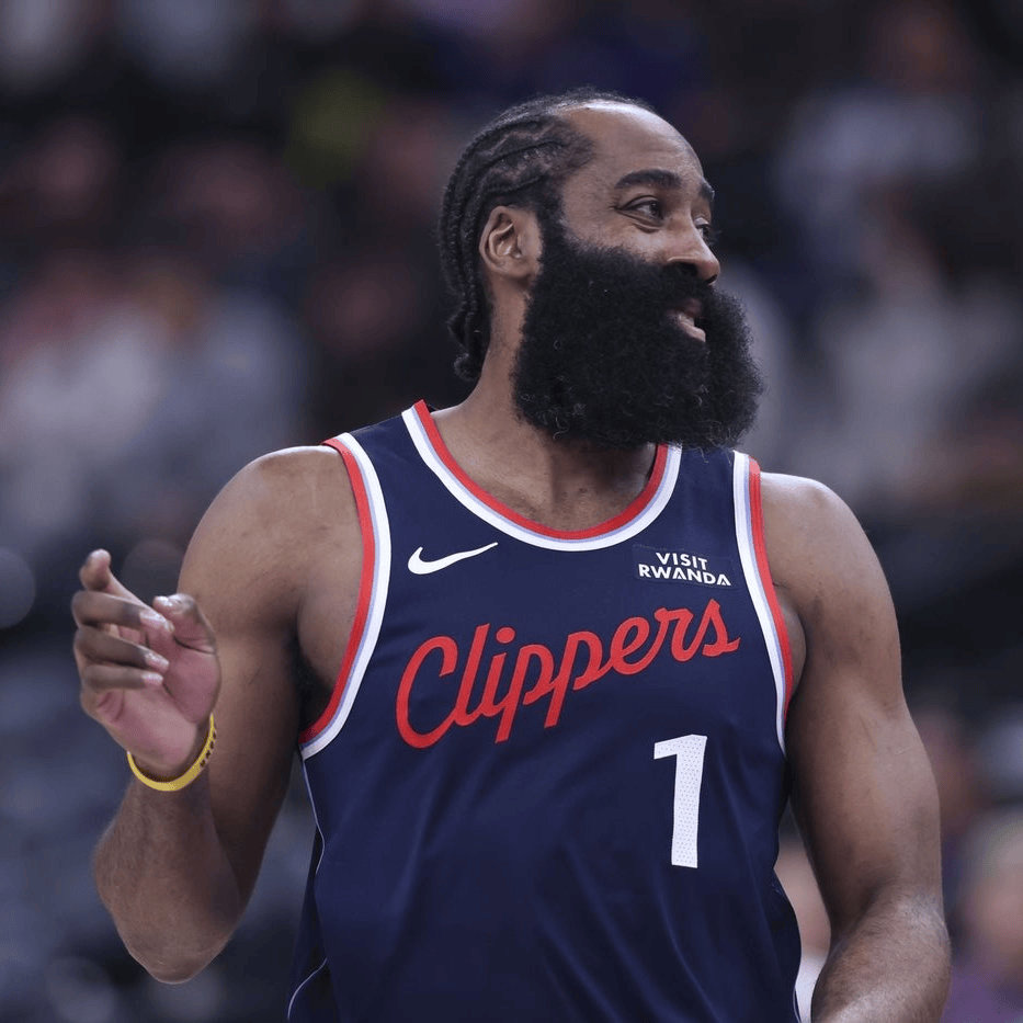 哈登将离开快船据快船记者Tomer Azarly报道，快船长期将2027年夏天的