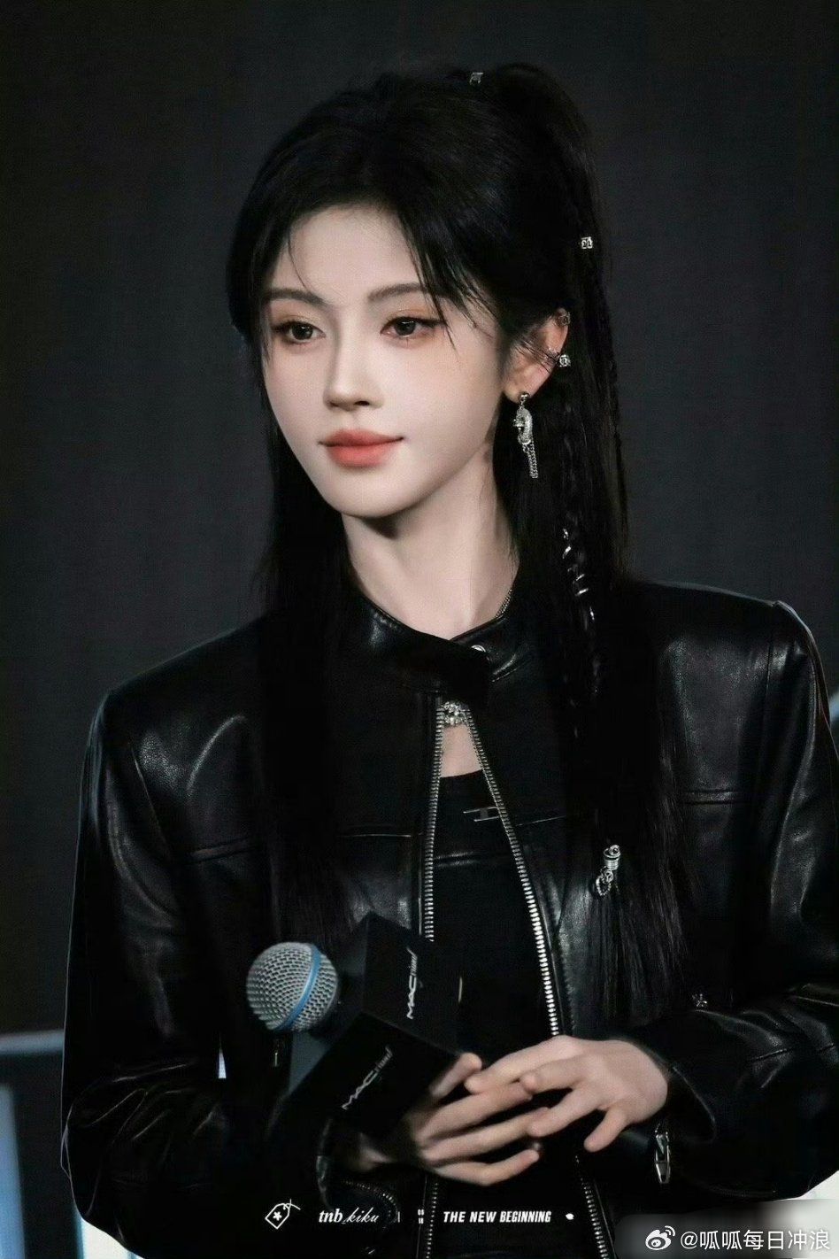鞠婧祎、邓为、展轩！今日份直播的明星，来看看最新直播状态呀[手指比心] ​​​