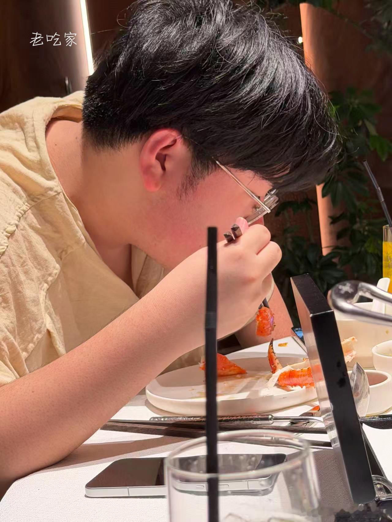 黄垚钦和你们一样喜欢把某人的自拍转到huq吓人 