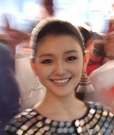 大S把最好的十年都耗在婚姻里，
太可惜了。

她最贵的包，是一只四十多万的鸵鸟皮