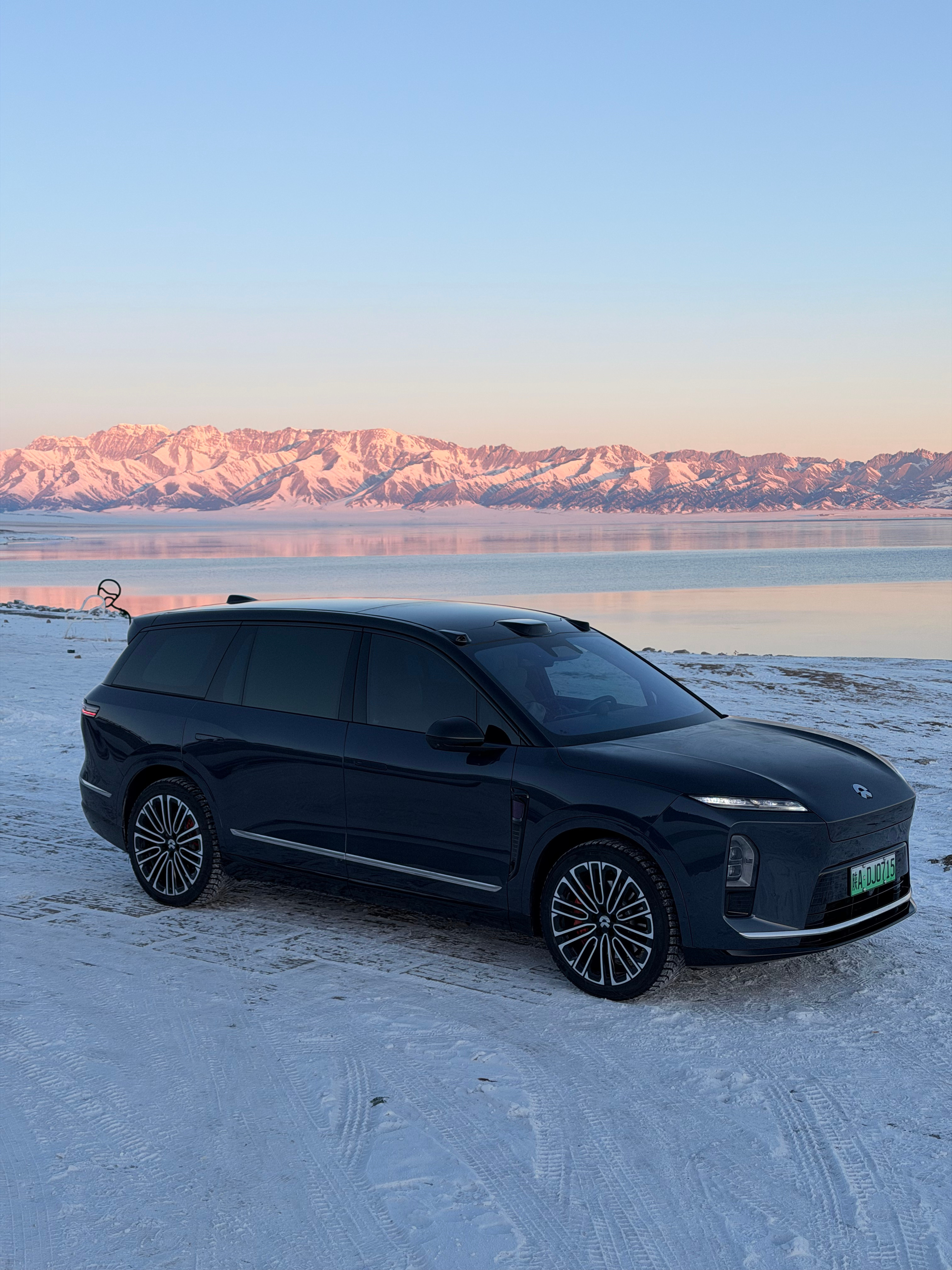 蔚来全新es8西安自驾新疆 和 NOMI 一起看日出啦蔚来全新ES8 博尔塔拉