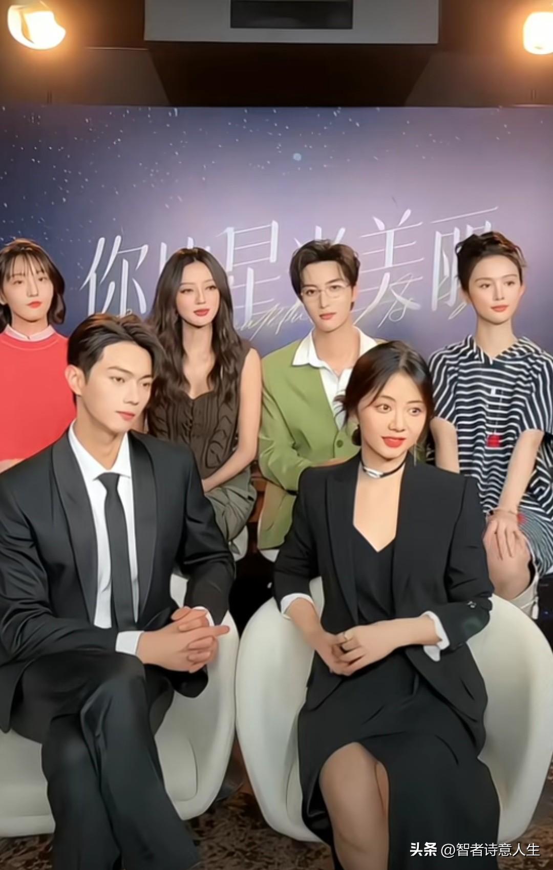 青春偶像剧《你是我星美梦》剧组大合照，帅气男神与甜美女神齐聚一堂！必须追剧[捂脸