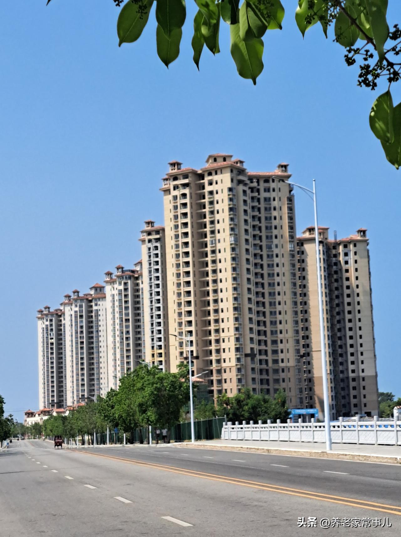 风和日丽花梨湾，碧海蓝天风光美如画。