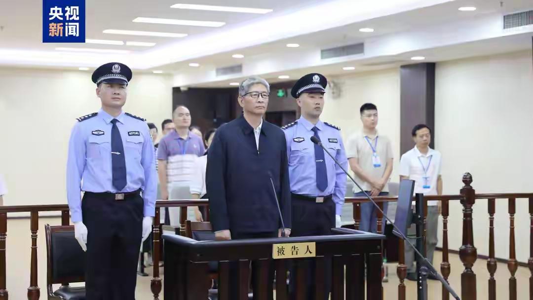 非法收受财物1.98亿余元 周家斌一审被判处无期徒刑
 
一纸判决尘埃落定，曾经