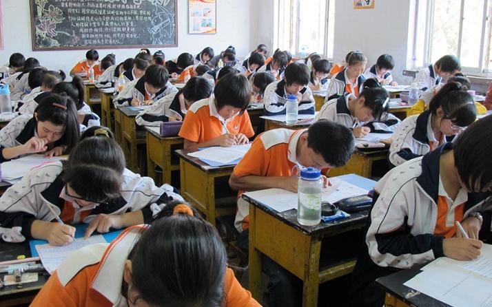 准高二开学后，怎么学才能考上985

快开学了，高二这一年承担了高中60%以上的