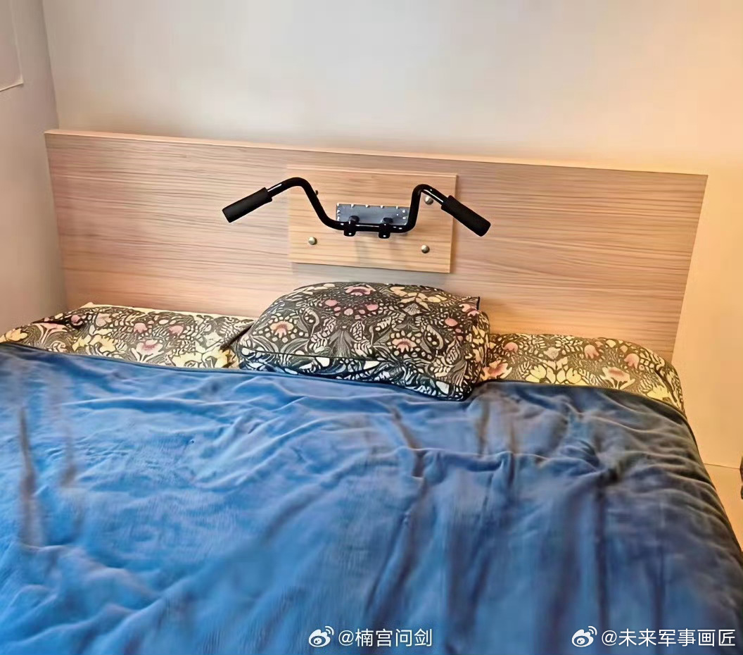 这啥车？都开床上去了，轮子呢？司机呢？