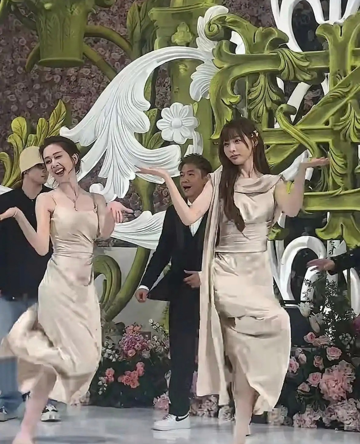 梅尼耶婚礼当天，人情往来和圈子里的分量，在他身上全看出来了。 ​​​