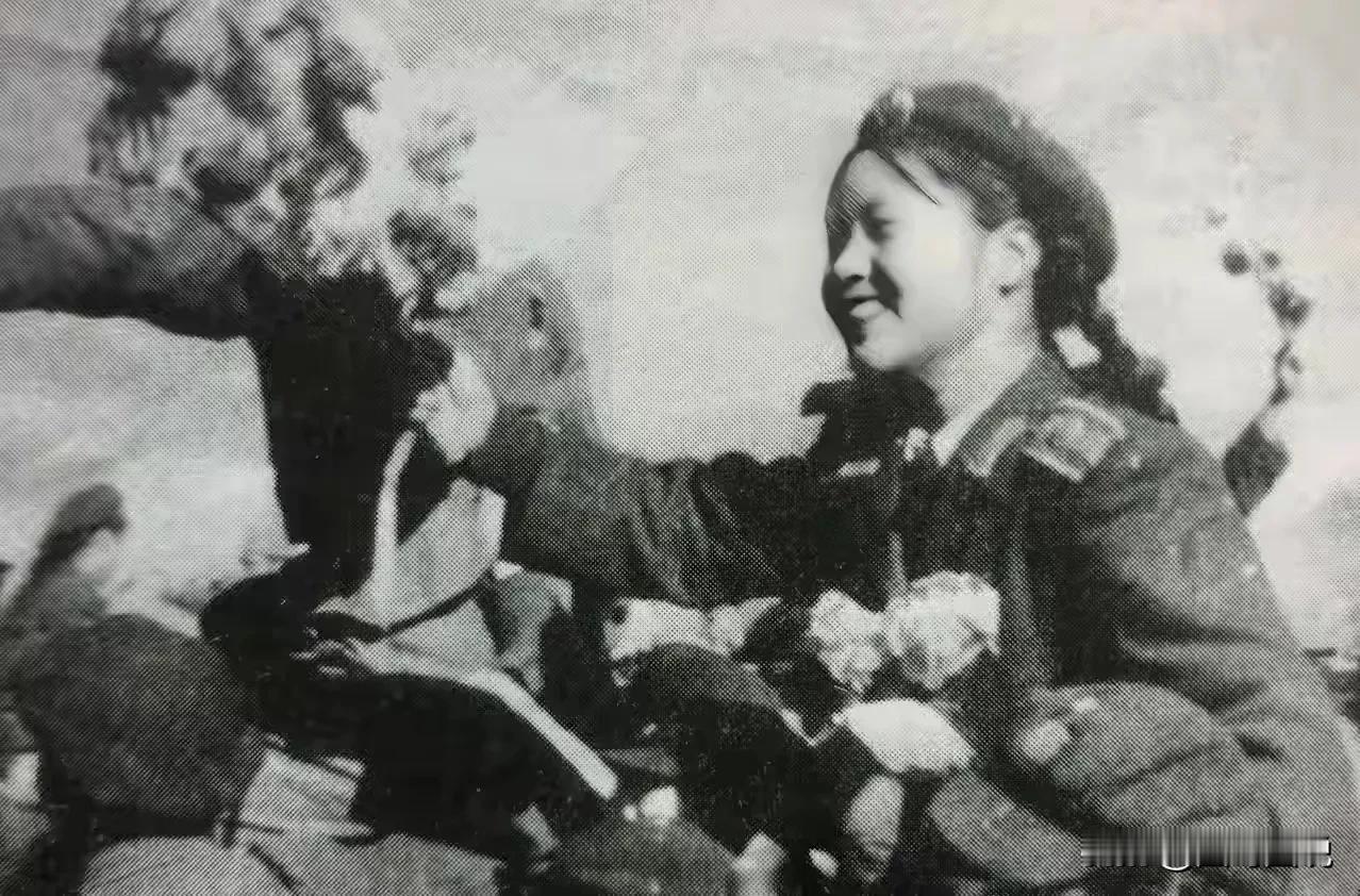 抗美援朝战场上的温情一幕，年仅13岁的志愿军文工团小战士王力娟已经来到一线阵地，
