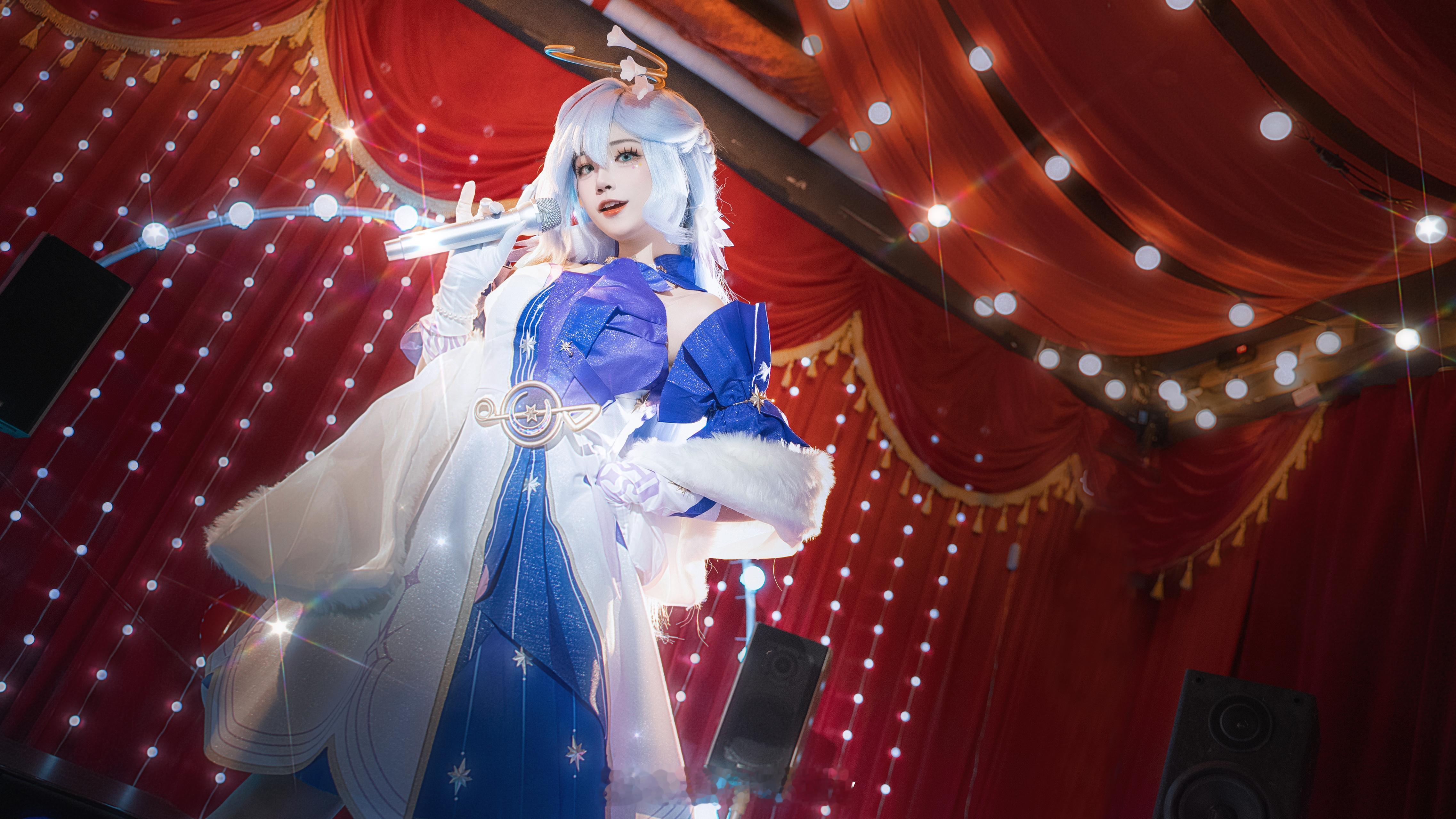 #星穹铁道知更鸟##崩坏星穹铁道#  “让我们欢迎来自匹诺康尼的巨星知更鸟小姐！