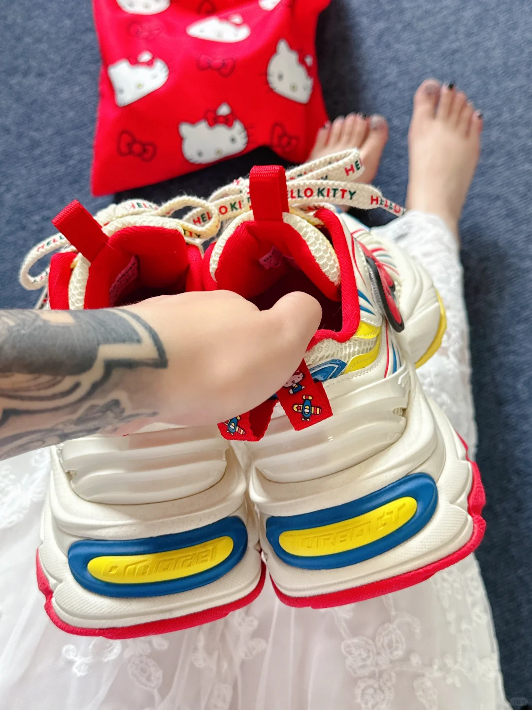 老爹鞋配蕾丝长裙 有亿点可爱