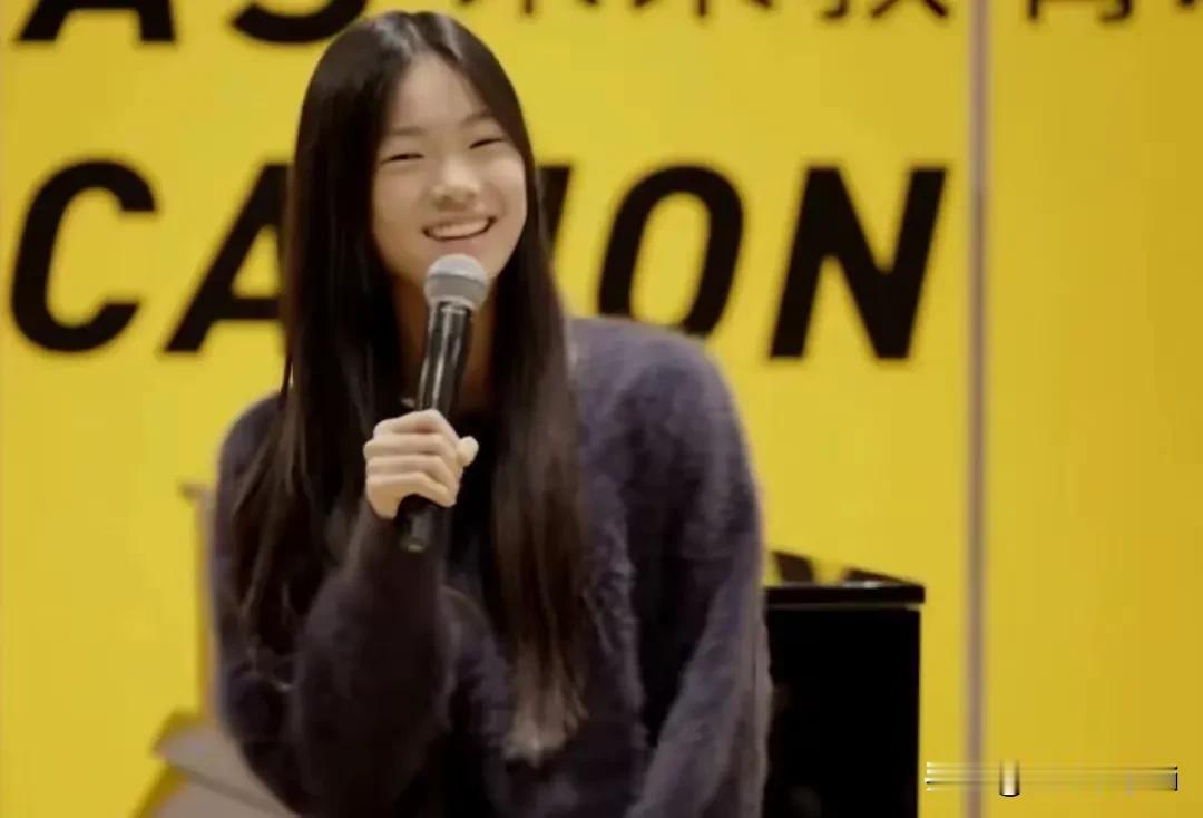 原中央台主持人李小萌分享女儿第一次演讲的心情。女儿今年12岁，从5岁开始，就独自