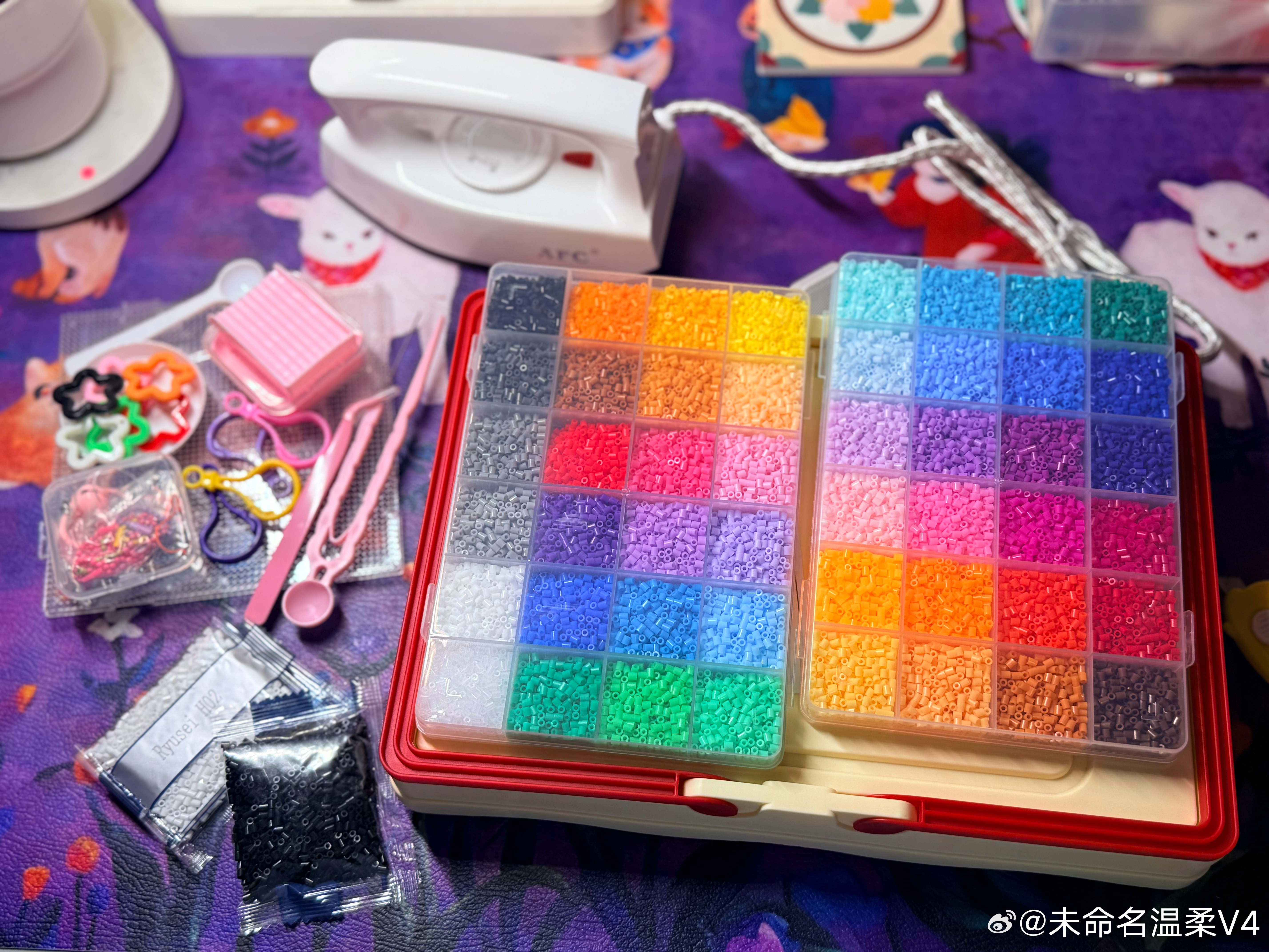 因为我是一个喜欢赶10后小年轻时髦的人，所以生日礼物喜提拼豆入门套装大礼包一份（