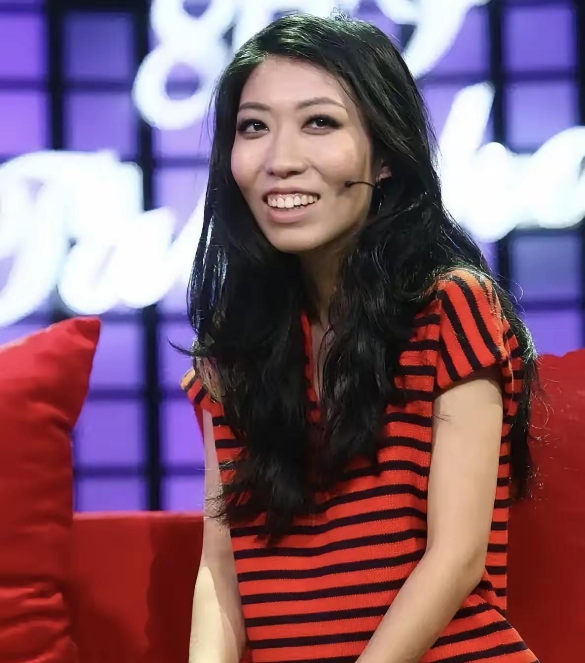 曲婉婷患癌、被抛弃、众叛亲离，

全网却一片“活该”。

看到这个热搜，我第一反