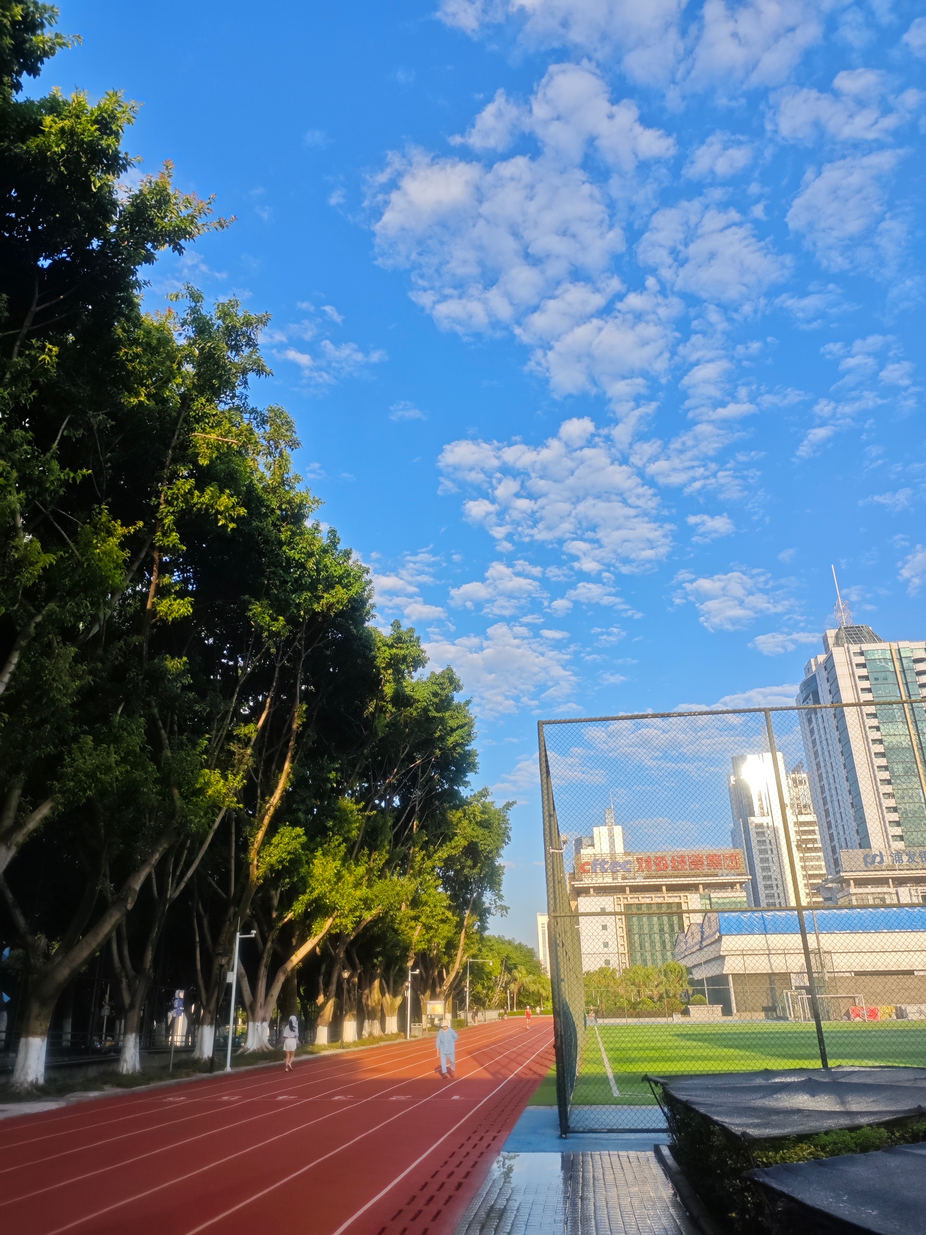 晨跑8Km；又是忙碌的一天；运动快乐，看见美好；早中晚的重庆，那么美，那么晒跑步