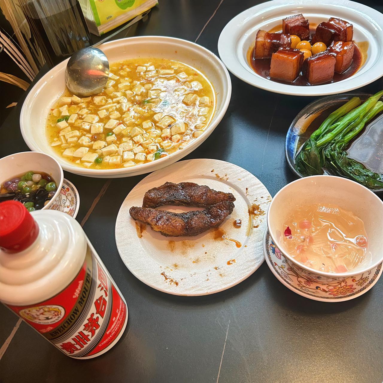 香烟抽寂寞；
浊酒解忧愁。