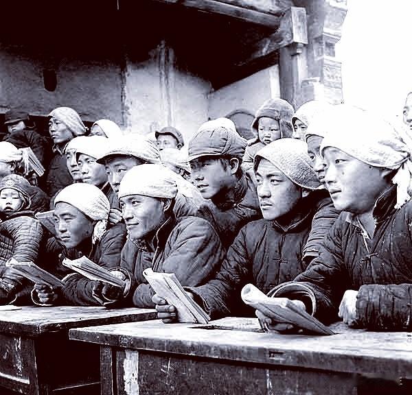 毛主席所推动的全国扫盲运动，是新中国建设进程中一座不可磨灭的里程碑，更是中华民族