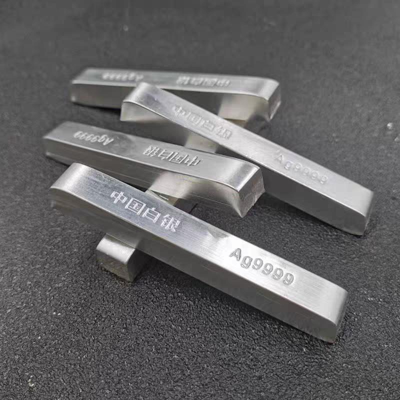 白银到底由哪些因素控制的呢，今天就来和大家聊聊。
我认为影响白银的涨跌主要有四个