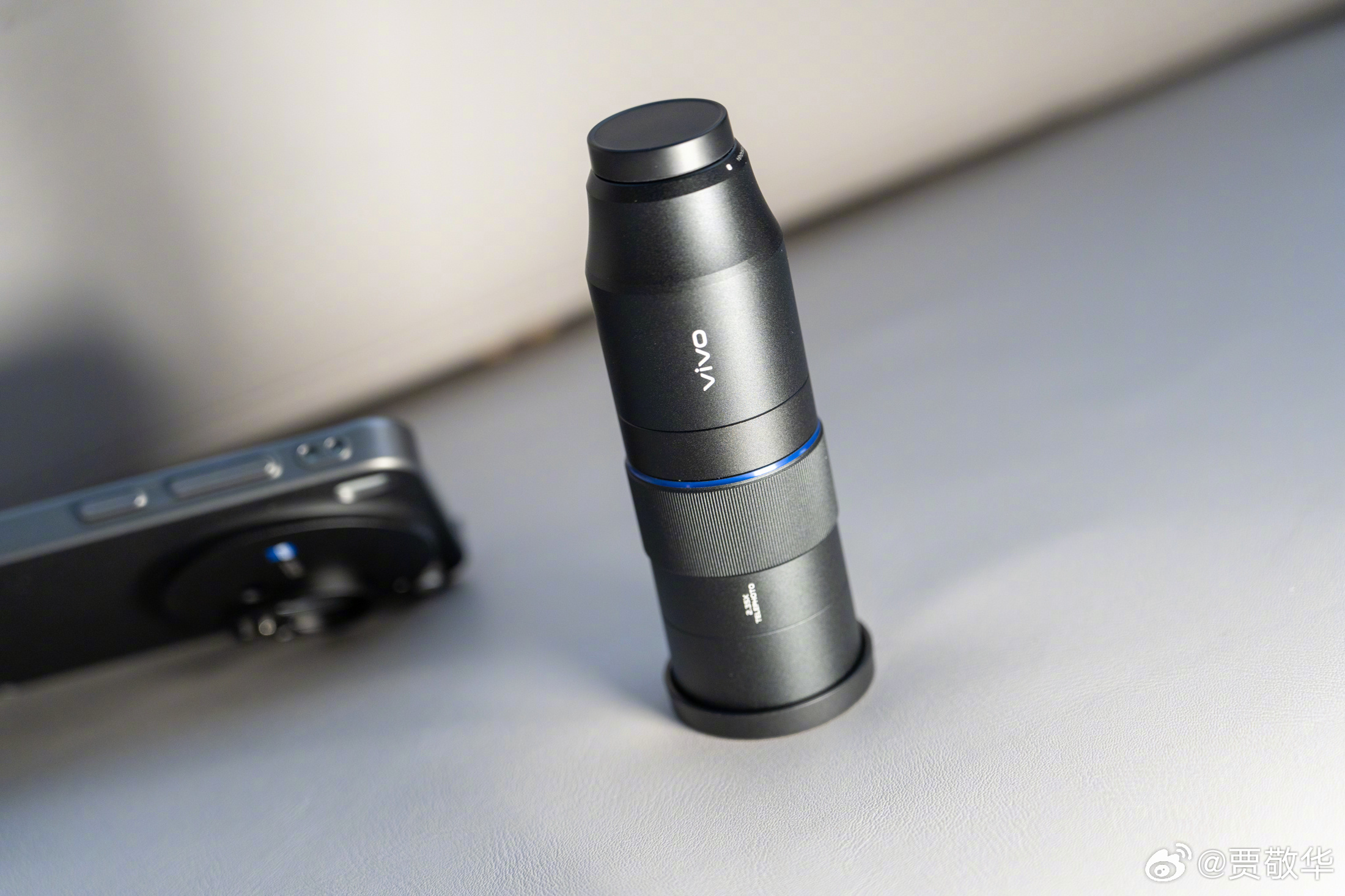 刚看到网友分享的观点，安卓影像旗舰的亮点是外挂增距镜头；性能旗舰手机的特点是内置