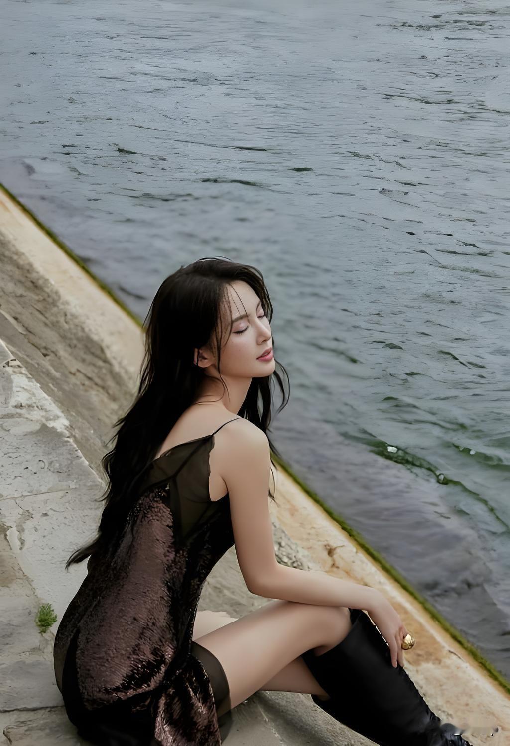 金晨的这事到底是谁给爆料出来的
而且这事都发生快一年了
按说当事情出了以后，没多