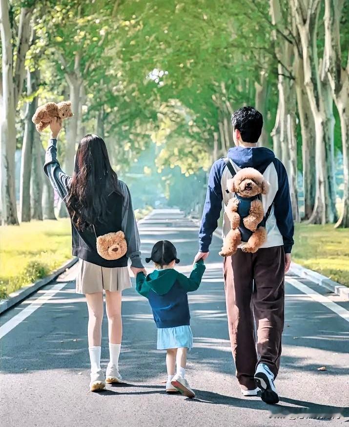 儿子儿媳搬出去住你会介意吗
 
看到这个话题，我心里挺有感触的，作为长辈，说实话