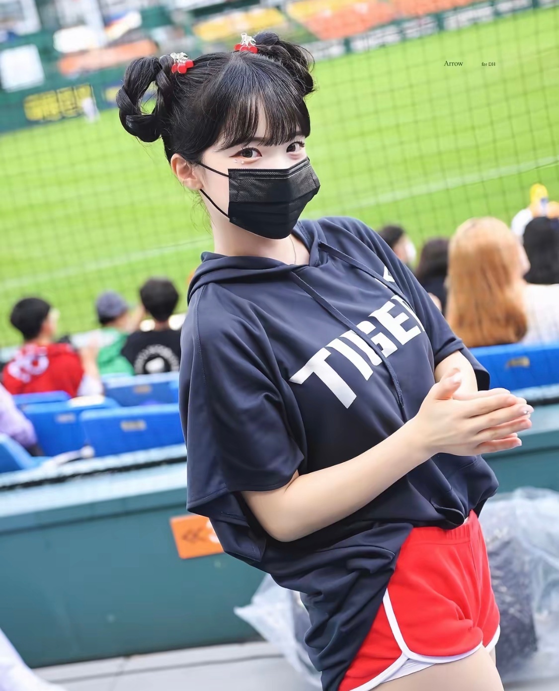 你们更喜欢哪个足球拉拉队女孩呢？足球