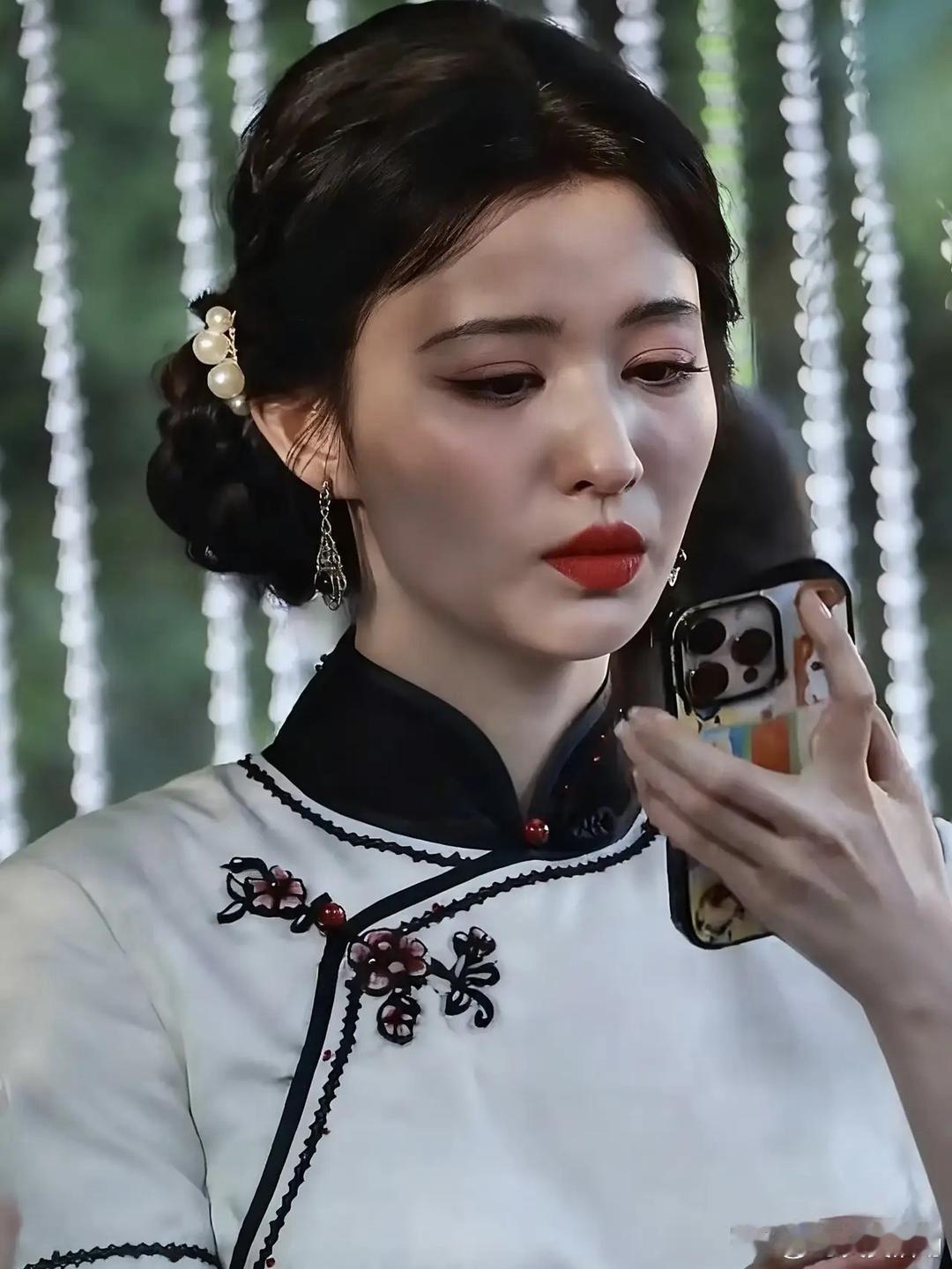 王楚然好奇怪，有时候出来能美人家一大跳，有时候又挺显老的 