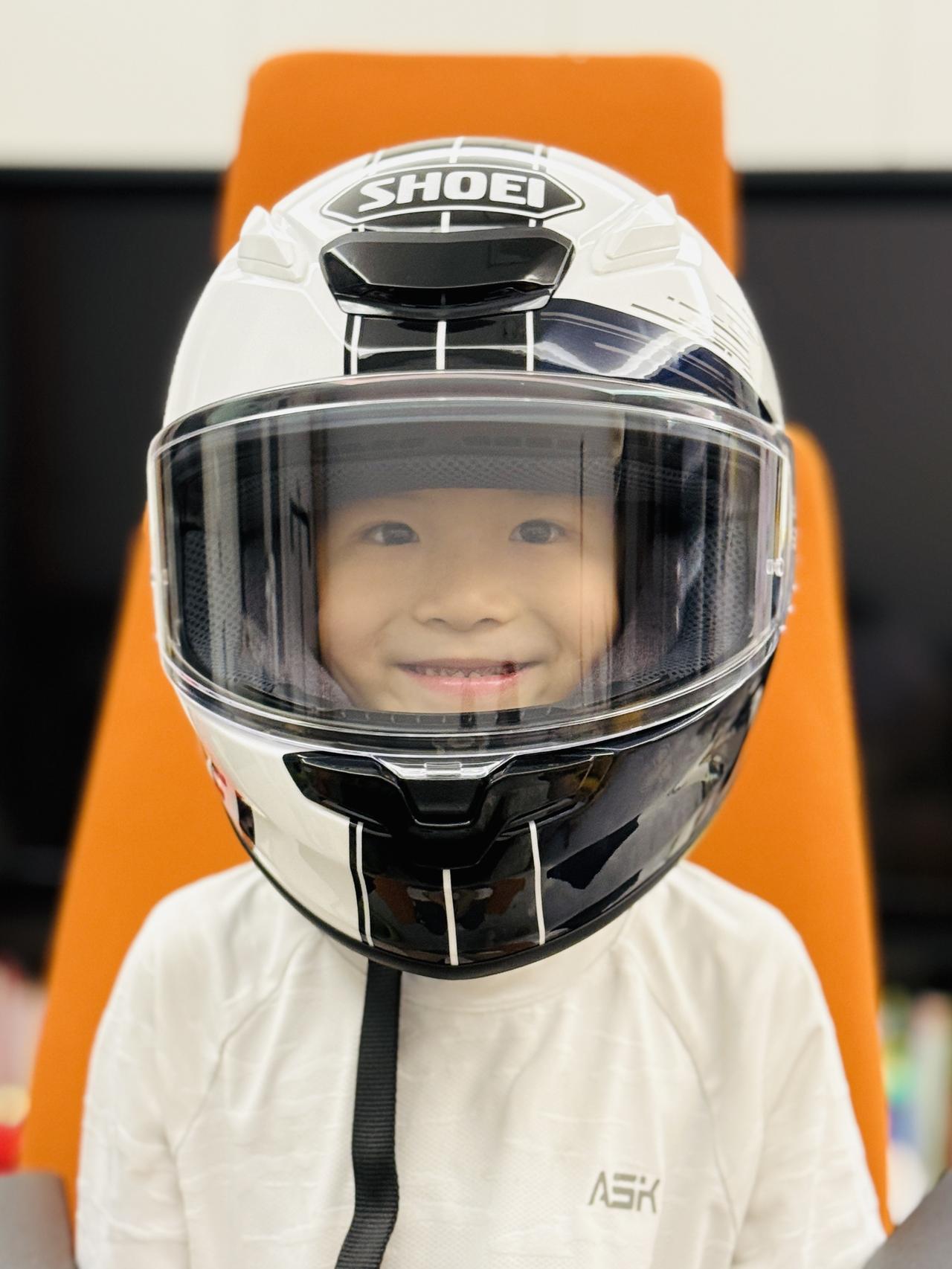 要使智能体表现出色，大模型发挥作用，前提是必须增强对物理世界的感知能力。再智能的