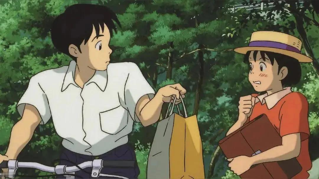 【什么是回避性依恋人格？】——理解内心的坚壳与渴望的呼唤

在人际交往的迷宫中，