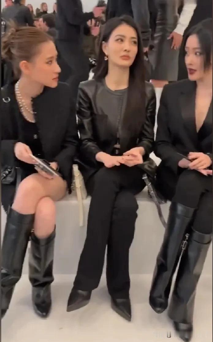 在她们三个人当中，张天爱可算是老大姐了，也是最漂亮的姑娘。我也挺喜欢徐璐的，她虽