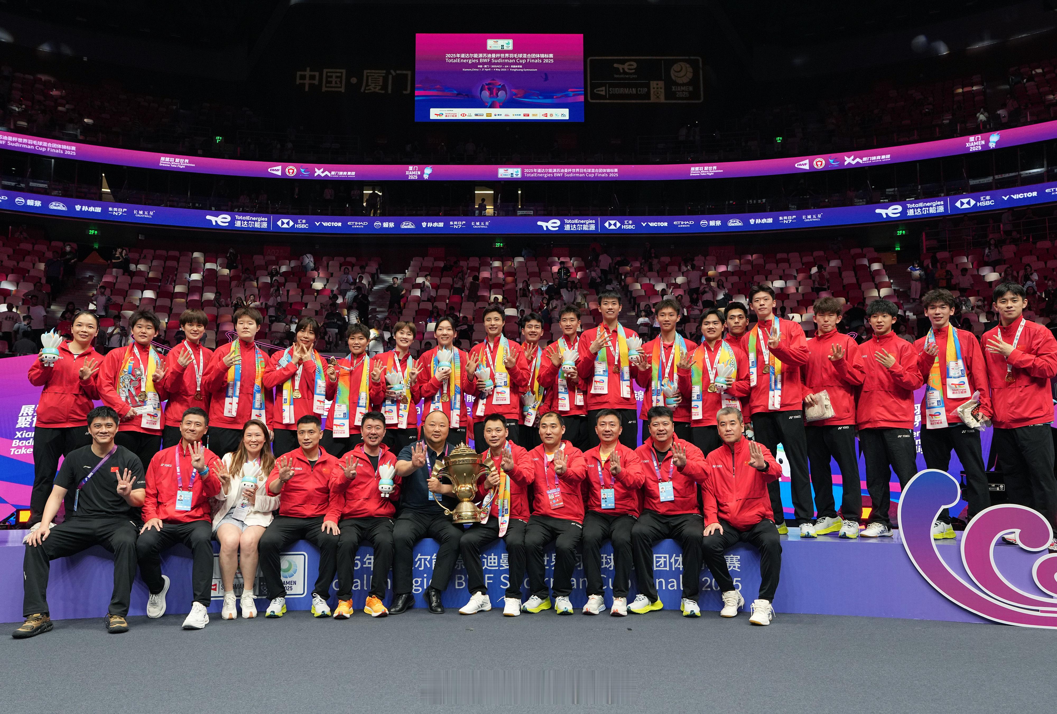 我爱羽球 国羽在2025赛季共夺得苏迪曼杯+世锦赛冠军✖️2+亚锦赛冠军✖️2以