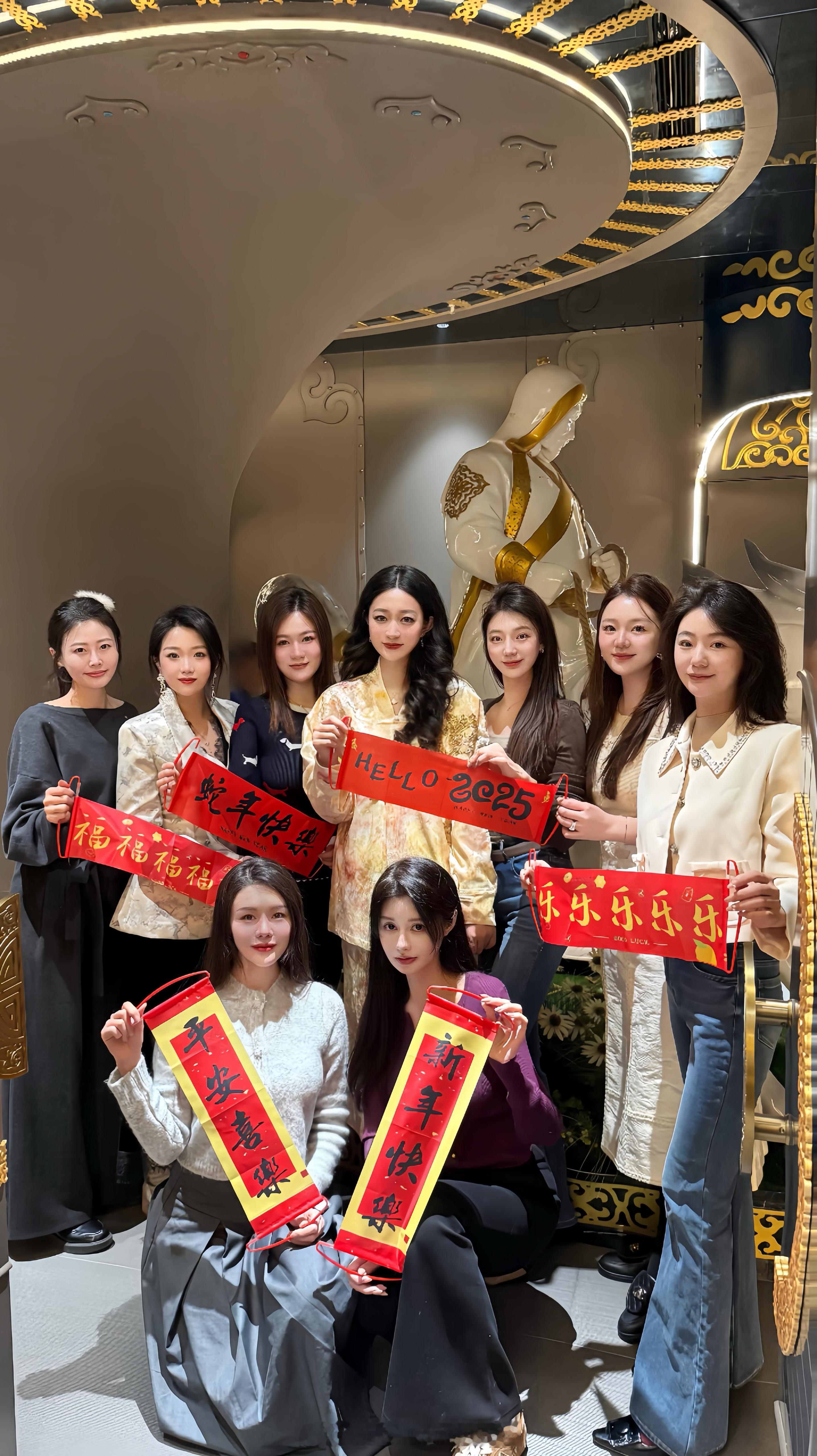 是新年 是新的开始 祝我们都越来越好  