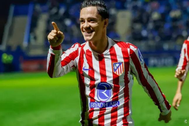 据西班牙媒体《马卡报》报道，意甲的罗马俱乐部向马德里竞技求购拉斯帕多里，送上了2