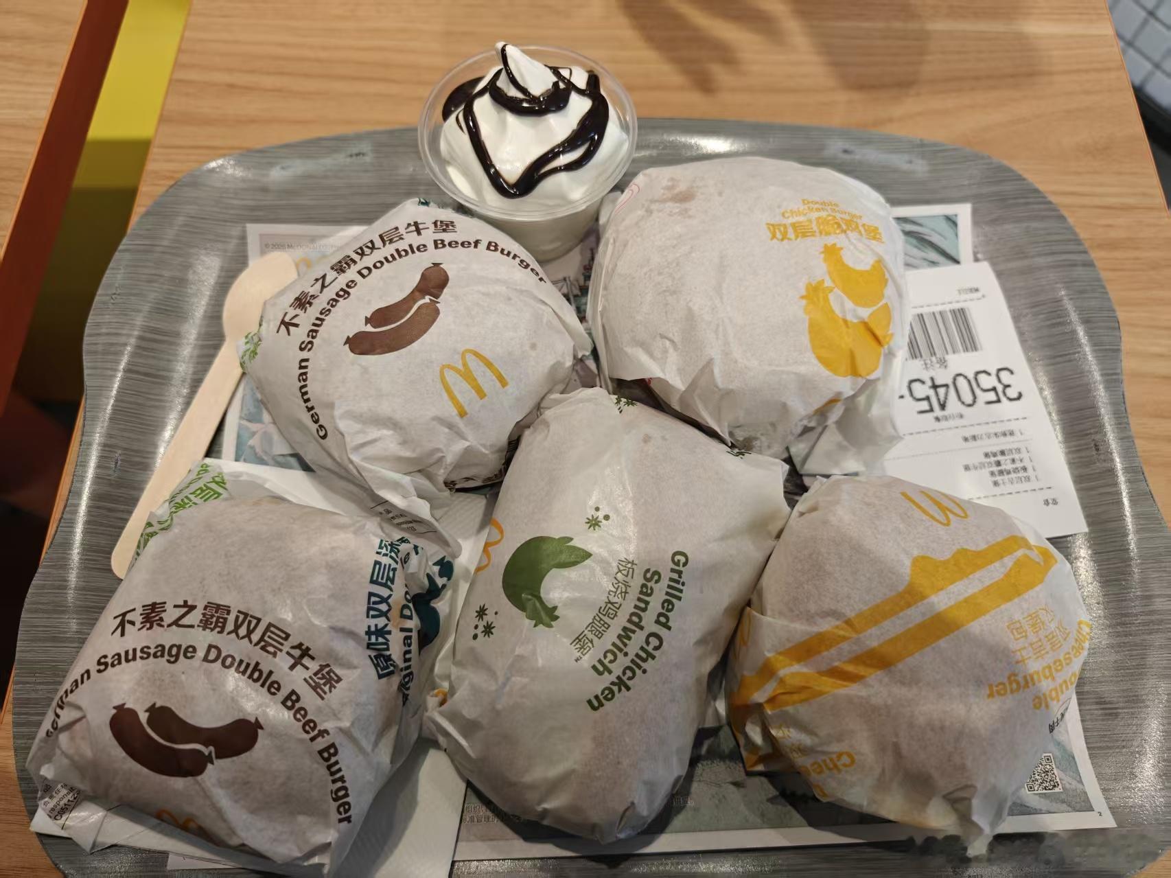 小高普普控制食量你们也吃得少只有我一顿五个堡我反思[柯基] ​​​