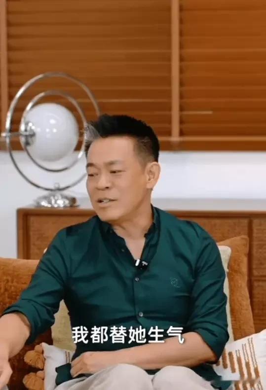 《主角》火了，王菲献唱的主题曲也备受关注。可乐评人丁太升却吐槽王菲嗓子垮了，唱的