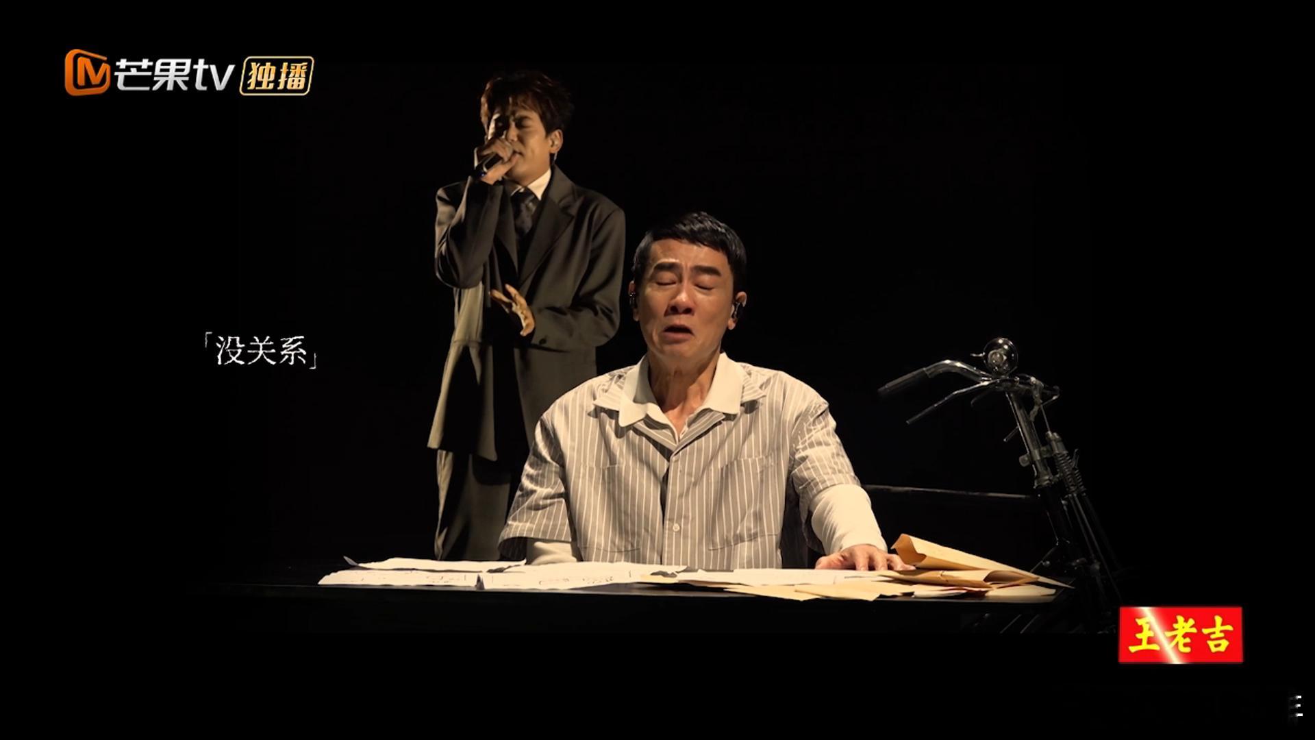 无人知晓的我既致郁又治愈披荆斩棘原来同一首歌能有两种心疼。A版是"别人不记得我也