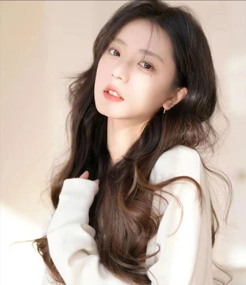 我的家出了点事。我老婆，她也许并不是为了我才嫁给我的。这一切都是为了我父亲。
我