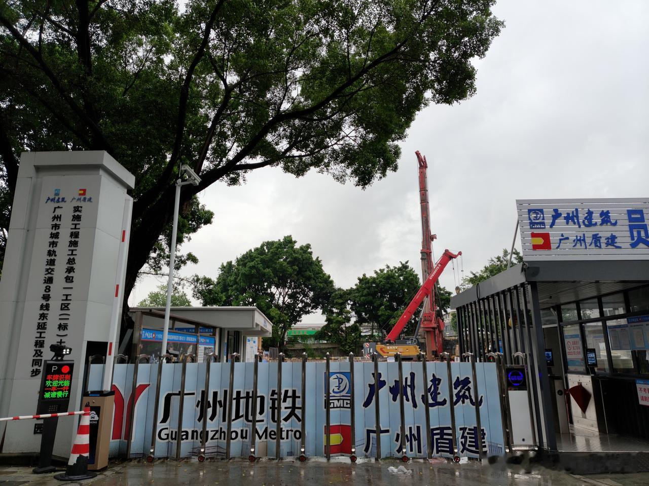 广州地铁8号线东延线直达番禺莲花站
         退休后闲不下来到小学做兼职