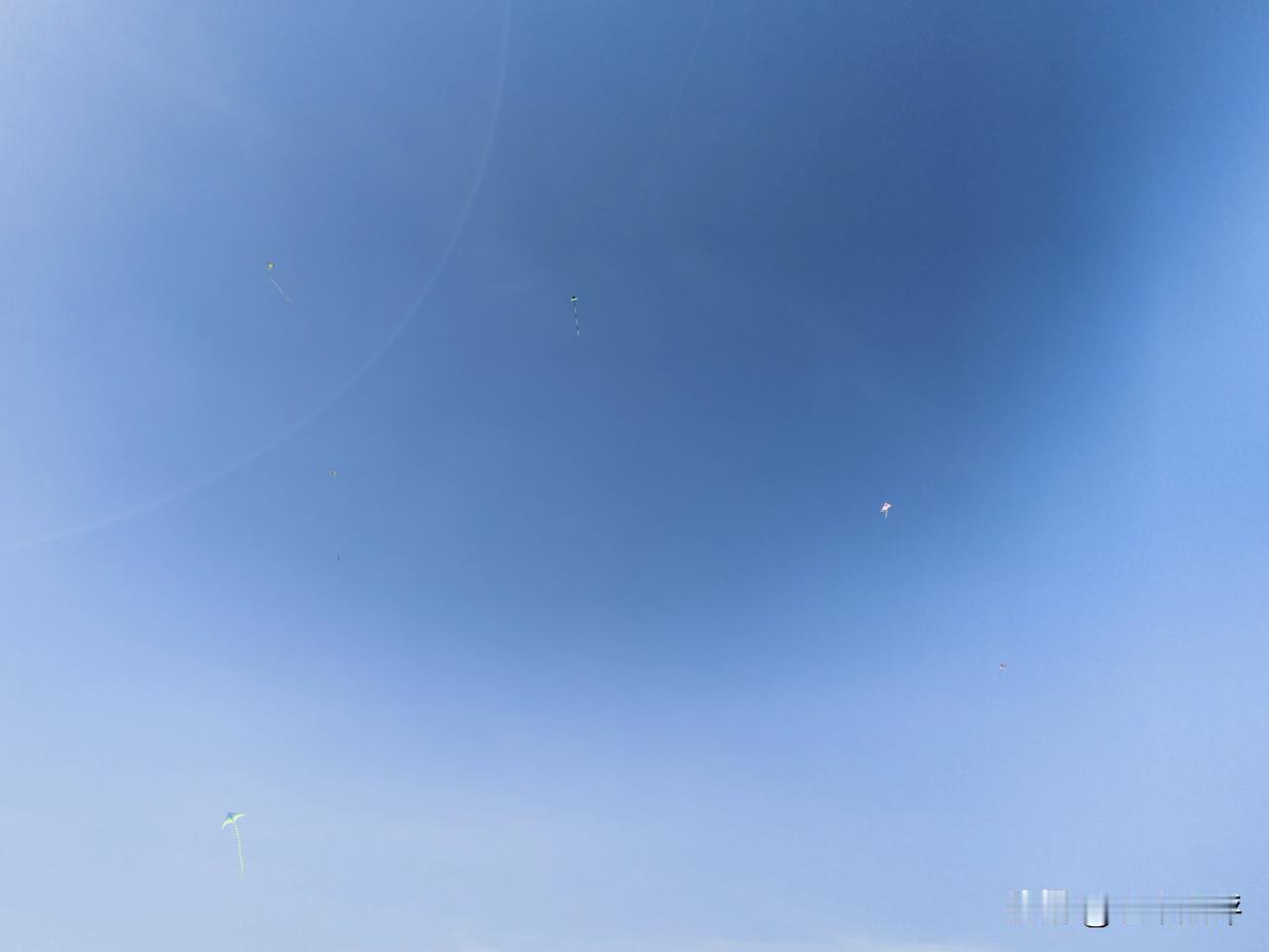 不管是十八线小镇还是三四线小城市，或是各个县城，每个区域都几乎是一个关系系统。除