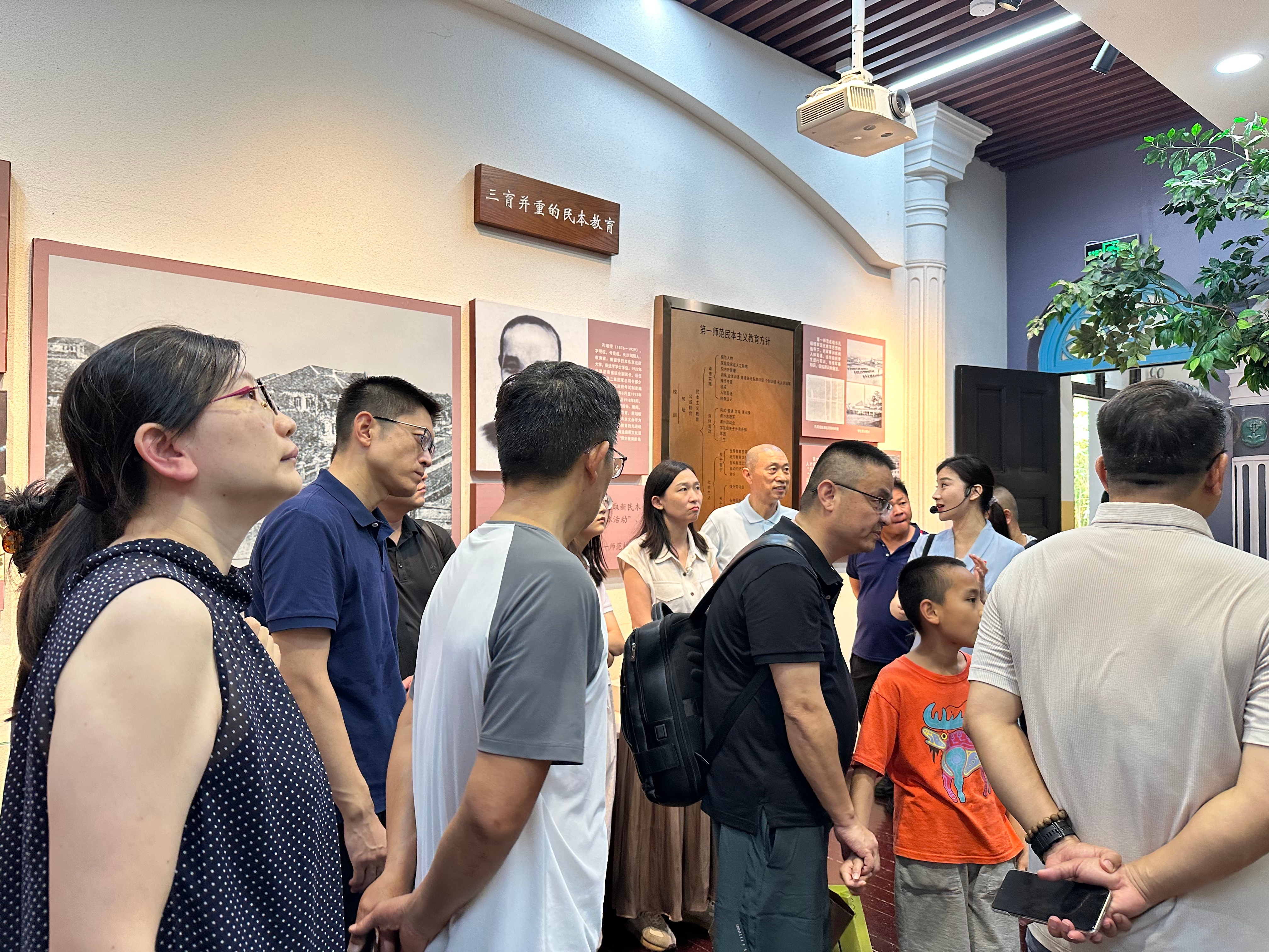 【暑期带孩子来长沙城南书院感悟湖湘文脉】 这个暑期，不少亲子家庭走进城南书院，踏