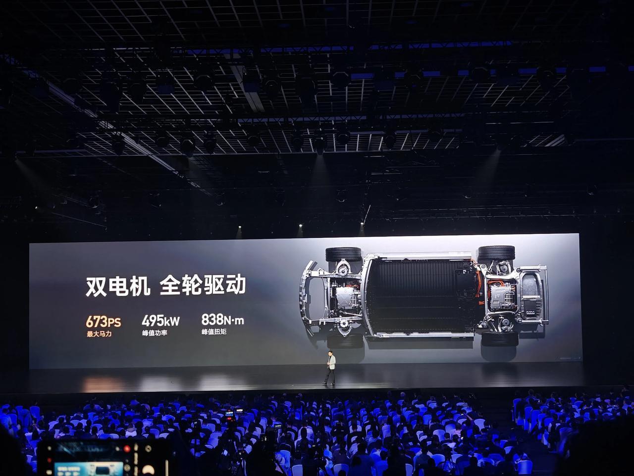 双电机全轮驱动，2.78秒破百，极速265km/h，后段加速也一点不含糊。这绝对