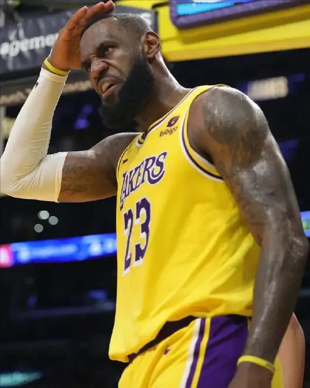 毫不夸张的说，放眼整个NBA历史，真正做到可以从1号位打到5号位的也就只有詹姆斯
