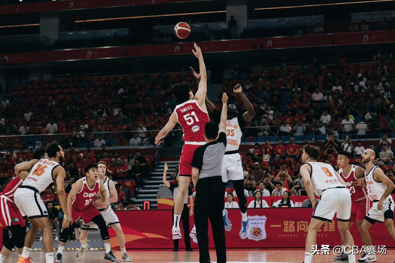 中国男篮对阵荷兰男篮的比赛，最大的看点就是——NBA首轮16号秀杨瀚森的表现如何