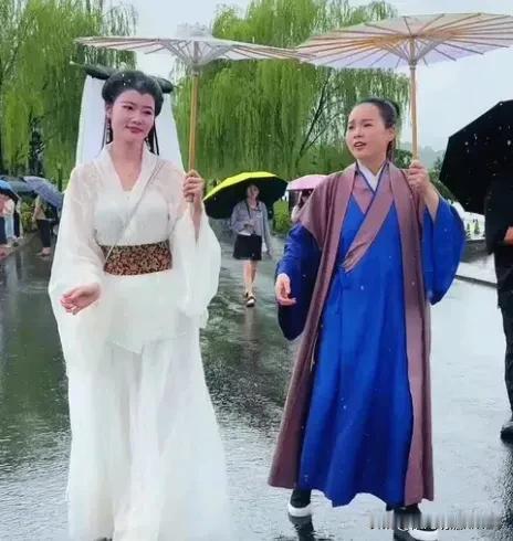每个城市的专属歌曲，你哪里有?
北京有《北京欢迎你》
上海有《上海滩》
成都有《
