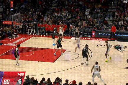 大空位也是打铁，文森特6中1了已经湖人vs开拓者