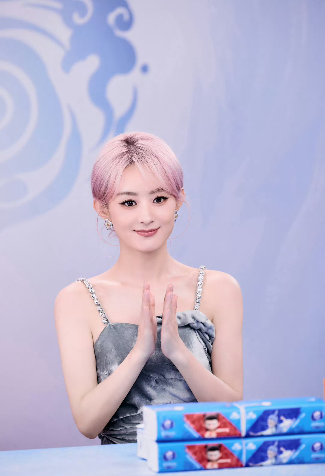 和赵丽颖共赏非遗拓印之美～[送花花]赵丽颖共赏非遗拓印之美 ​​​