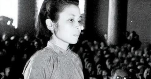 1940年，军统女特务冒死救下一名地下党，11年后，女特务被我党抓获，女特务提出