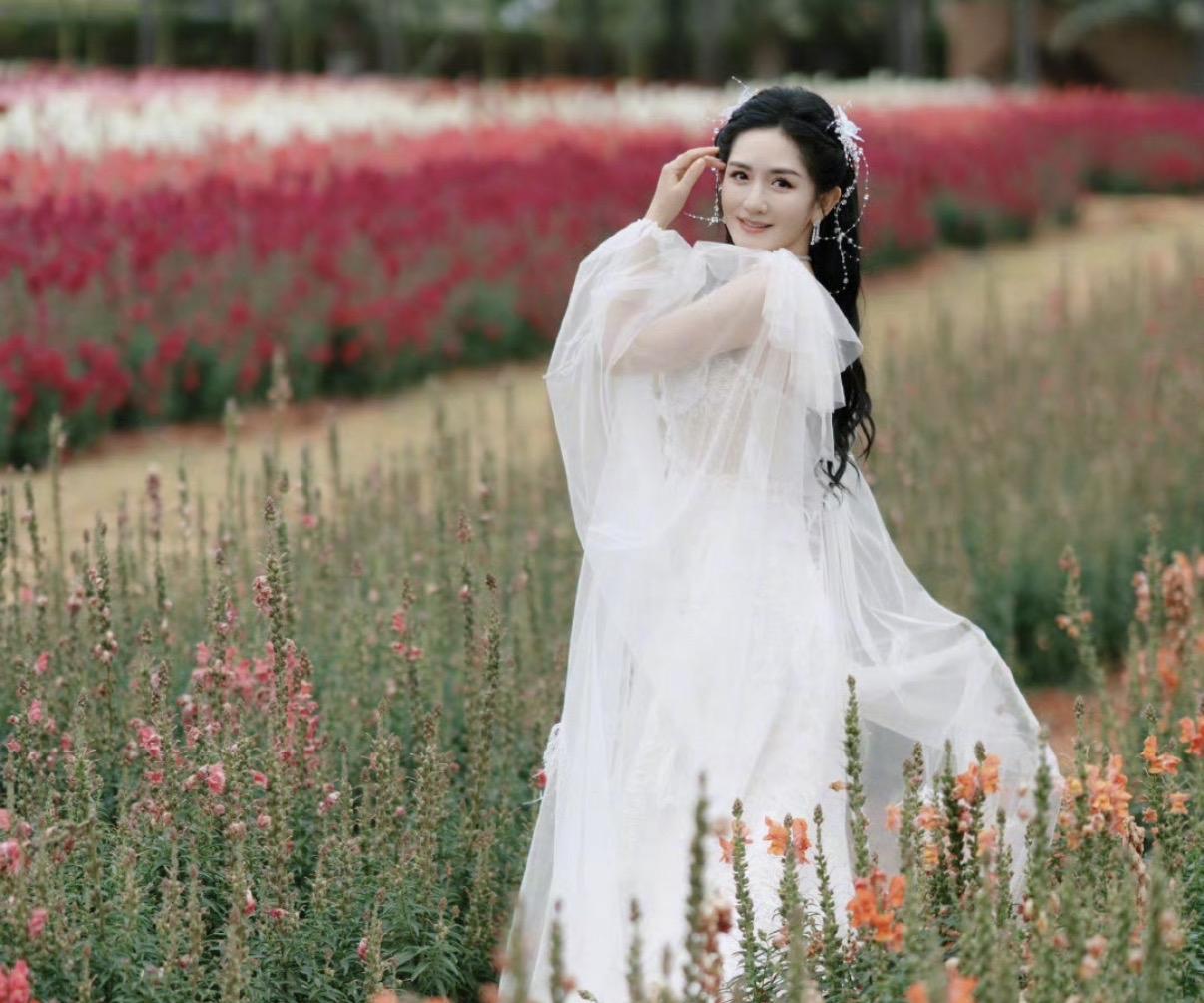 邻居家大姐说，等她女儿参加完高考，

她要跟她约法三章：

第一，绝不允许去看谢