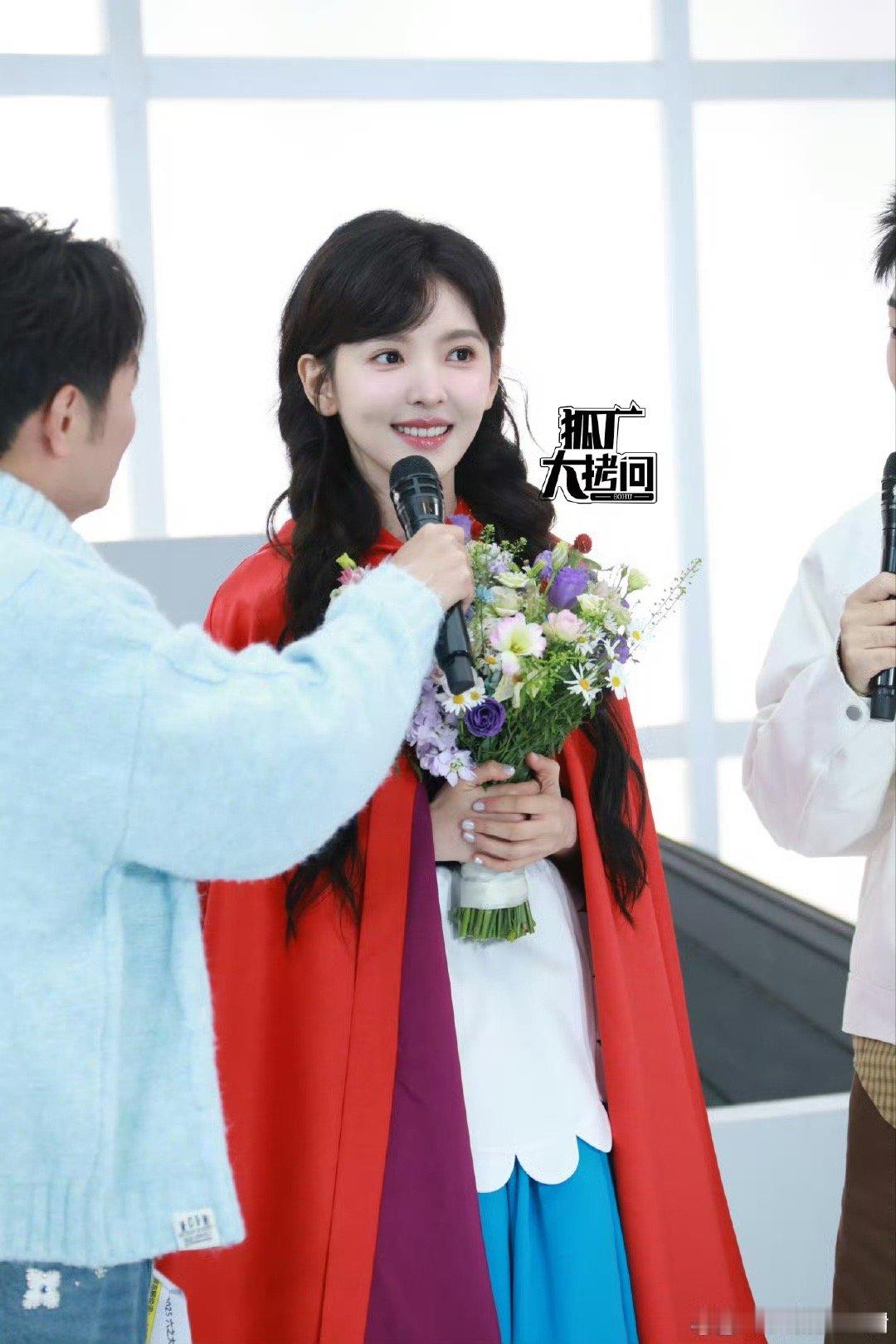 章若楠小红帽造型章若楠cos小红帽造型，太可爱了 好萌呀 谁会不爱呢？ ​​​