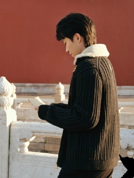 星奔川骛，岁聿云暮，敬颂冬绥！ 