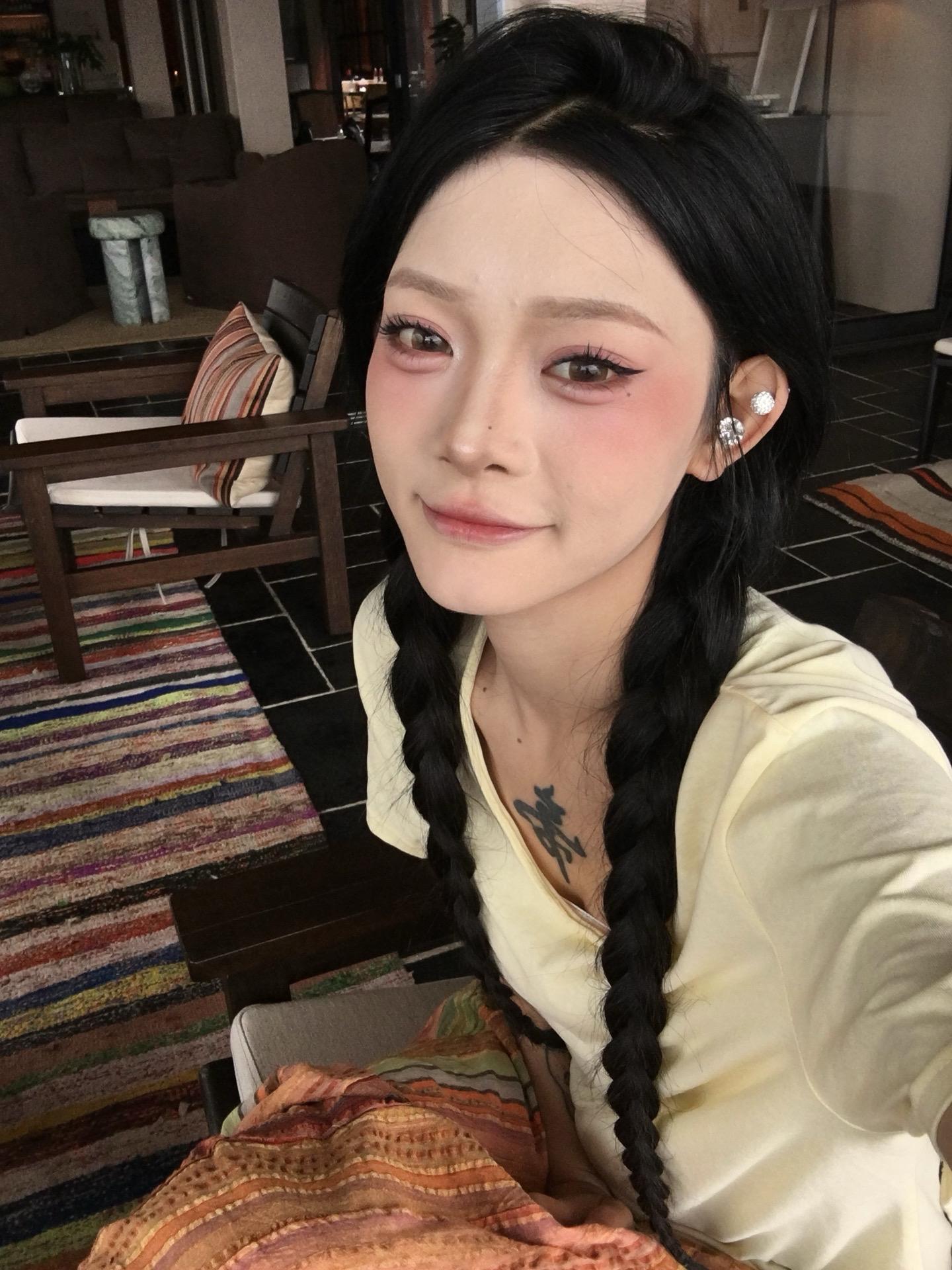 你说话太伤人了很难听  你总是让我掉眼泪